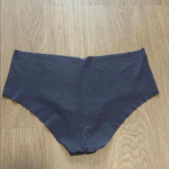 Victoria's Secret Cheeky No Show Panty M - Picture 3 of 3